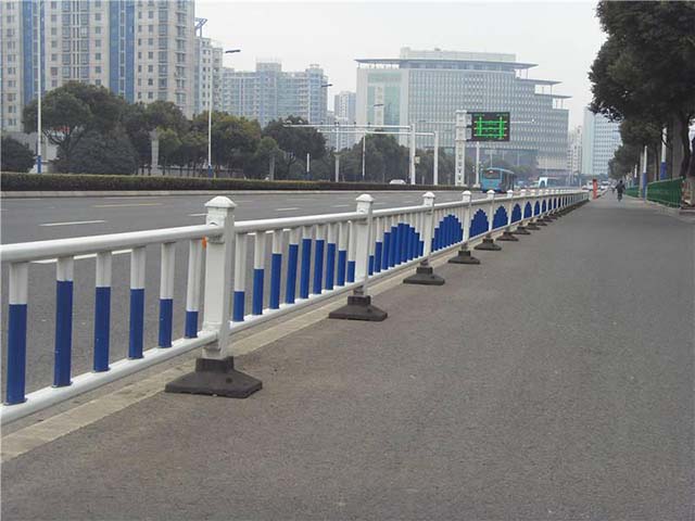 河北隔離道路護(hù)欄供應(yīng)廠家