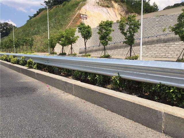 公路波形護欄板